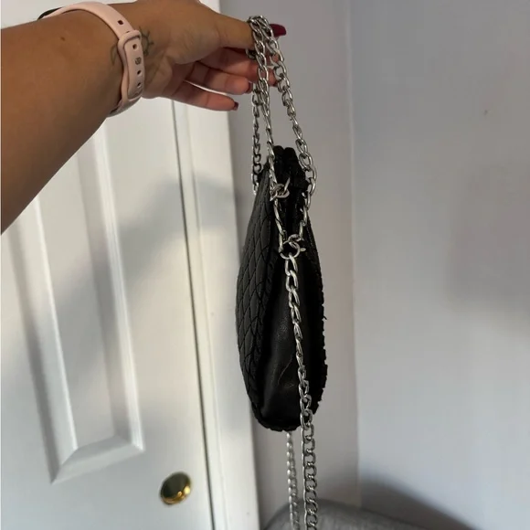 Steve Madden Quilted Black Chain Crossbody Bag - Picture 4 of 9